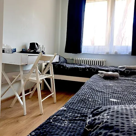 Obok Uczelni Collegium Witelona Legnica