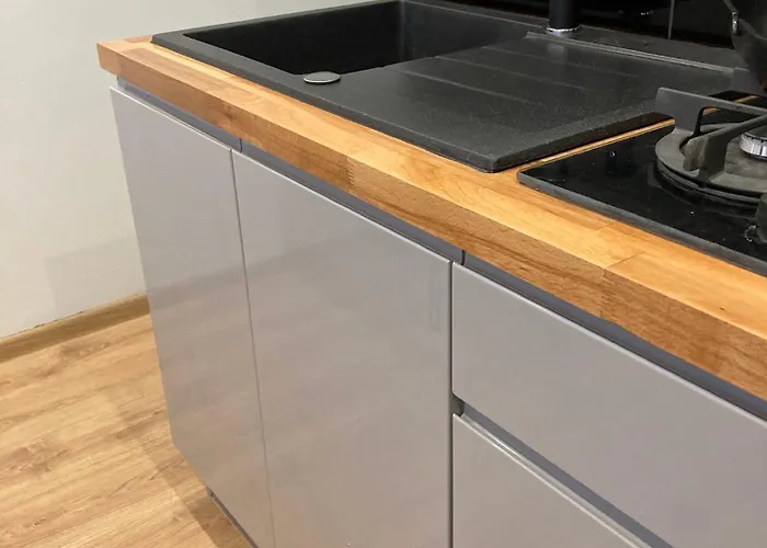 Obok Uczelni Collegium Witelona Hostel Lehnice